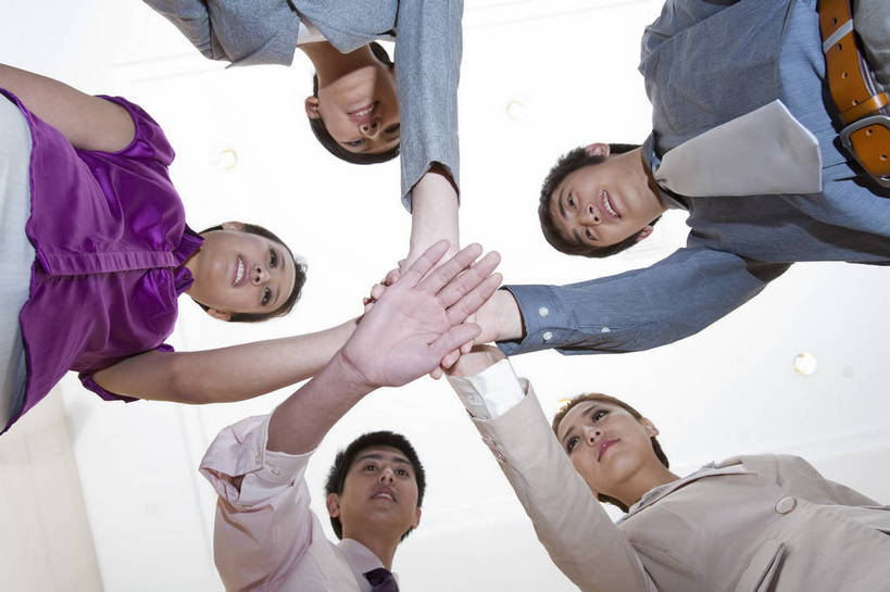 东方人,伙伴,商务人士,办公室,站,微笑,横图,彩色,室内,白天,白色背景,正面,仰视,衬衫,商务,时尚,讨论,快乐,友谊,纯洁,成功,合作,信心,商场,北京,中国,亚洲,正装,庆祝,工作,图片,圆圈,领带,首都,许多人,职业装,现代,加油,一群人,职业,活力,可爱,童年,童趣,自信,摄影,生活方式,盘发,场所,同伴,商务中心,围着,童真,东亚,烂漫,无邪,中华人民共和国,北京市,京,北平,华北地区,朝阳区,交流,天真,友情,男人,男性,年轻男性,年轻女性,女人,女性,亚洲人,中国人,年轻人,沟通,拉手,半身,西服,办公,北京CBD,北京商务中心区,世贸天阶,中国北京大北窑,bj174