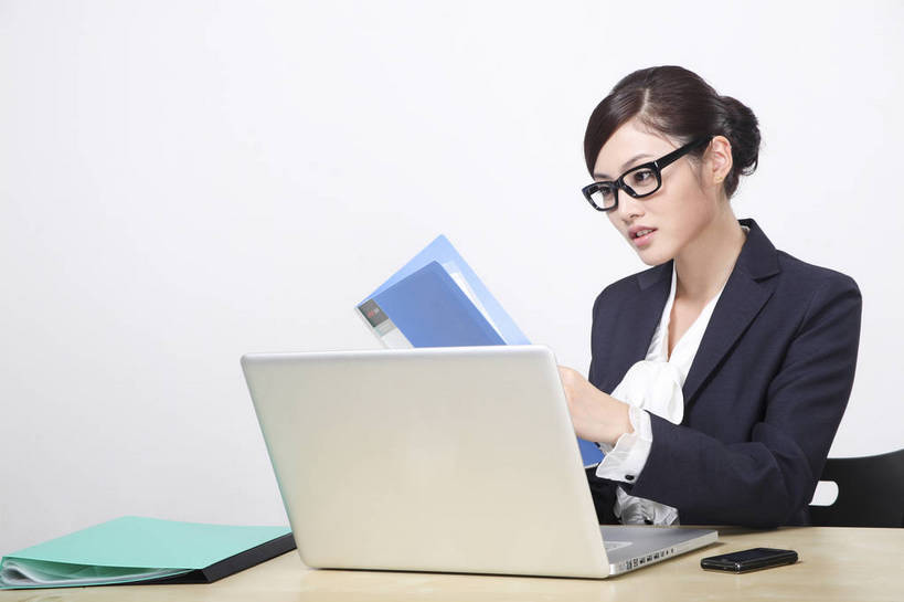 东方人,商务人士,秘书,商务女性,办公室,坐,微笑,横图,彩色,室内,白色背景,正面,衬衫,西装,商务,安全,成功,职员,电脑,笔记本电脑,键盘,技术,科技,桌子,手机,亚洲,中年,上班,伸展,套装,正装,平静,工作,粘性,网络,办公桌,办公用品,便利贴,便签,领带,教育,年轻,生活,信息技术,注视,黄种人,漂亮,通讯设备,现代,书桌,东方,文具,一个,白色,笔记本,观察,看,职业,休闲,健康,成年,成人,成熟,靓丽,色彩,压力,友好,专注,舒展,影棚,生活方式,观看,宁静,喜悦,办公设备,文具用品,记事,察看,无线,姿态,愉悦,关注,气质,肖像,通信设备,目标,商务装,无线网络,和平,安详,无线上网,便携式电脑,工薪阶层,端庄,快捷,文化工具,方便,精明,N次贴,便条贴,告诉贴,即时贴,形象,太平,安适,安好,宁靖,直视,上网,便贴纸,电脑键盘,手提电脑,年轻女性,女人,女性,亚洲人,中国人,年轻人,白领,商人,上班族,沟通,衬衣,办公,文书,白领阶层,办公室职员,升职,行为,bj174