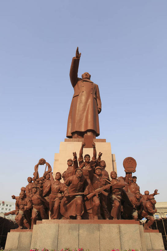 无人,人群,农民,竖图,彩色,室外,特写,白天,旅游,度假,名胜古迹,标志建筑,地标,建筑,雕塑,中国,亚洲,士兵,遗迹,毛泽东,雕像,图片,古迹,文物,娱乐,建设,古建筑,工人,享受,休闲,旅游胜地,放松,摄影,军人,中国文化,古文明,东亚,辽宁,辽宁省,中山广场,沈阳,中华人民共和国,省会,沈阳市,辽,东北地区,员工,佃农,农场主,农夫,农工,乡下人,小农,庄稼人,匠人,劳动者,体力工,传统文化,东北,中国东北地区,东北三省,东三省,bj174