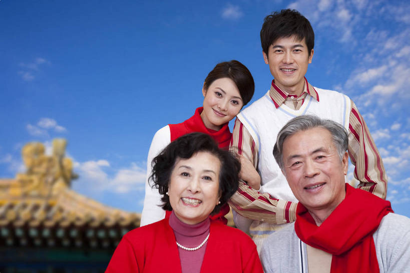 东方人,老年人,家庭,夫妻,站,笑,横图,彩色,室内,白天,抠图,正面,爱情,时尚,满意,自由,幸福,分享,门,北京,中国,春节,新年,人物,图片,许多人,浪漫,电脑合成,传统,老人,福字,一群人,享受,休闲,健康,温馨,喜庆,恩爱,活力,可爱,恋人,摄影,生活方式,青春,春联,优雅,团圆,乐观,老年男性,老年女性,男人,男性,年轻男性,年轻女性,女人,女性,亚洲人,中国人,年轻人,夫妇,情侣,半身,影棚拍摄,愉快,伴侣,唐装,传统节日,bj174