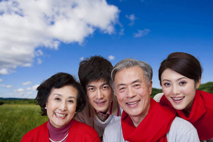 东方人,老年人,家庭,夫妻,站,笑,横图,彩色,室内,白天,抠图,正面,爱情,时尚,满意,自由,幸福,分享,草地,北京,中国,春节,新年,人物,图片,田野,许多人,浪漫,电脑合成,老人,蓝天,自然,福字,一群人,享受,休闲,健康,温馨,喜庆,恩爱,活力,可爱,恋人,摄影,生活方式,青春,春联,优雅,团圆,乐观,老年男性,老年女性,男人,男性,年轻男性,年轻女性,女人,女性,亚洲人,中国人,年轻人,夫妇,情侣,半身,影棚拍摄,愉快,伴侣,唐装,传统节日,bj174