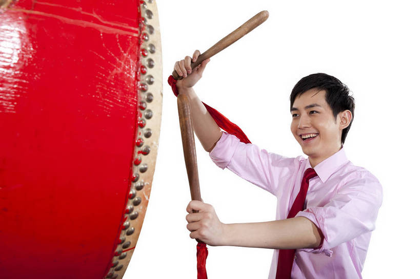 东方人,一个人,笑,鼓掌,横图,彩色,室内,白天,抠图,白色背景,侧面,衬衫,满意,兴奋,北京,中国,春节,新年,亚洲,表演,节日,造型,图片,敲鼓,站着,享受,喜庆,姿势,摄影,动作,中国文化,东亚,男人,男性,年轻男性,亚洲人,中国人,年轻人,拍手,半身,影棚拍摄,传统文化,bj174