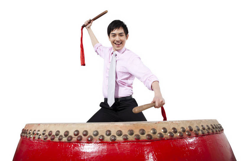 东方人,一个人,演员,笑,鼓掌,横图,彩色,室内,白天,抠图,白色背景,正面,衬衫,满意,兴奋,北京,中国,春节,新年,亚洲,表演,正装,节日,艺术,造型,图片,鼓,文化,敲鼓,站着,享受,喜庆,姿势,摄影,动作,中国文化,东亚,捶,气势,男人,男性,年轻男性,亚洲人,中国人,年轻人,拍手,半身,影棚拍摄,传统文化,bj174