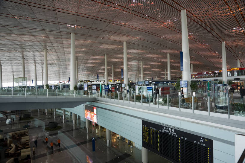 摄影师,机场,横图,彩色,室内,白天,城市,北京,中国,亚洲,行人,首都,大厅,大堂,旅客,东方,现代化,楼层,航站楼,华丽,近景,东亚,摄像师,中华人民共和国,北京市,京,北平,华北地区,北京首都国际机场,首都国际机场,首都机场,北京首都国际机场3号航站楼,北京首都国际机场T3航站楼,北京机场,bj174