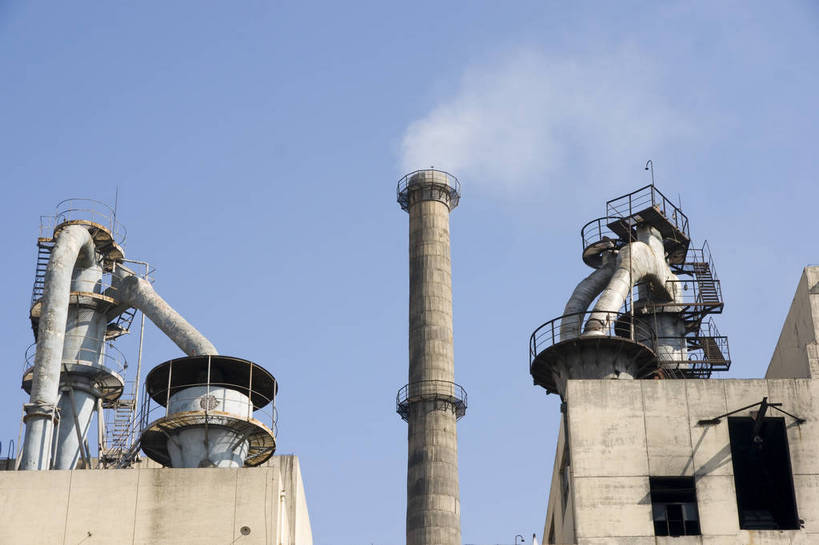 无人,摄影师,工厂,横图,彩色,室外,白天,仰视,烟囱,水,建筑,北京,中国,亚洲,蓝天,阳光,烟,工业,晴天,摄像师,幽静,bj174