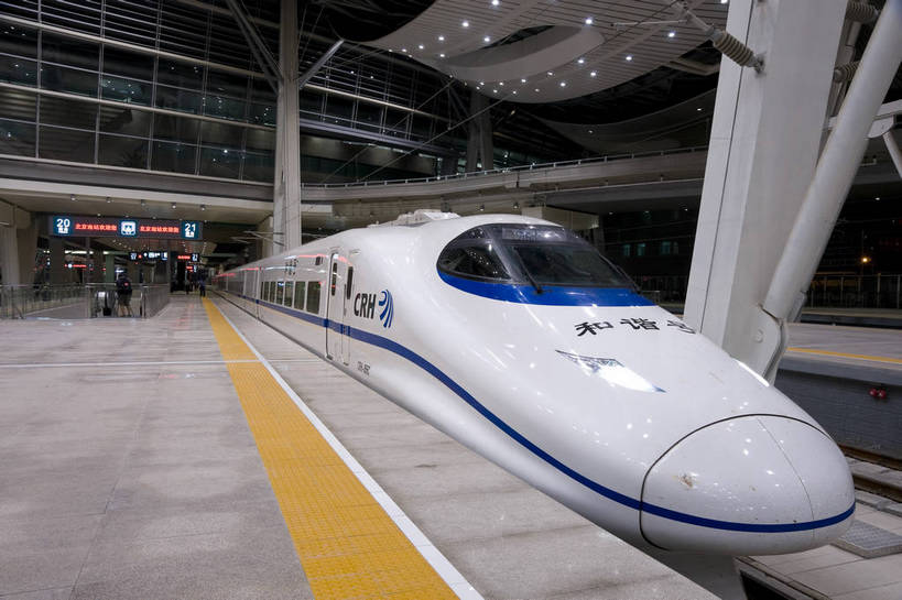 无人,摄影师,火车站,横图,彩色,室内,旅游,城市,建筑,北京,中国,亚洲,灯光,站台,速度,列车,现代化,风景,经济,整洁,明亮,舒适,宽敞,摄像师,快捷,标志性建筑,北京南站,bj174