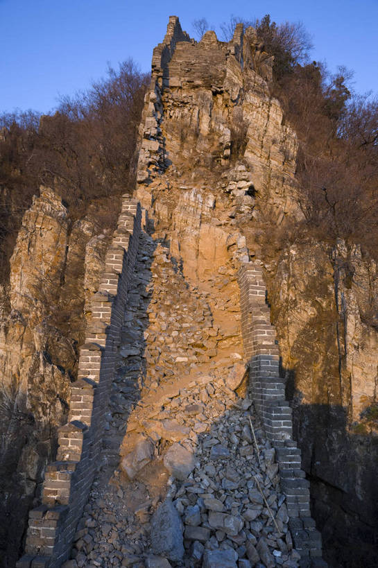 无人,竖图,彩色,室外,白天,旅游,名胜古迹,山,建筑,北京,长城,中国,亚洲,古老,壮观,古迹,历史,文化,文物,遗址,名胜,白云,风景,蓝天,阳光,晴天,雄伟,文明,残破,世界文化遗产,幽静,久远,沧桑,箭扣长城,bj174