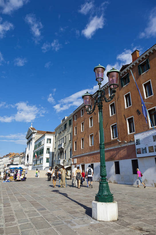 教堂,竖图,彩色,室外,白天,旅游,度假,美景,名胜古迹,标志建筑,道路,地标,建筑,街道,路,公路,意大利,威尼斯,遗迹,图片,景观,建筑群,交通,古典,古迹,文物,娱乐,建设,古建筑,地标建筑,享受,休闲,旅游胜地,景色,放松,摄影,水城,文明,古文明,世界文化遗产,古代文明,马路,旅行,传统文化,bj174