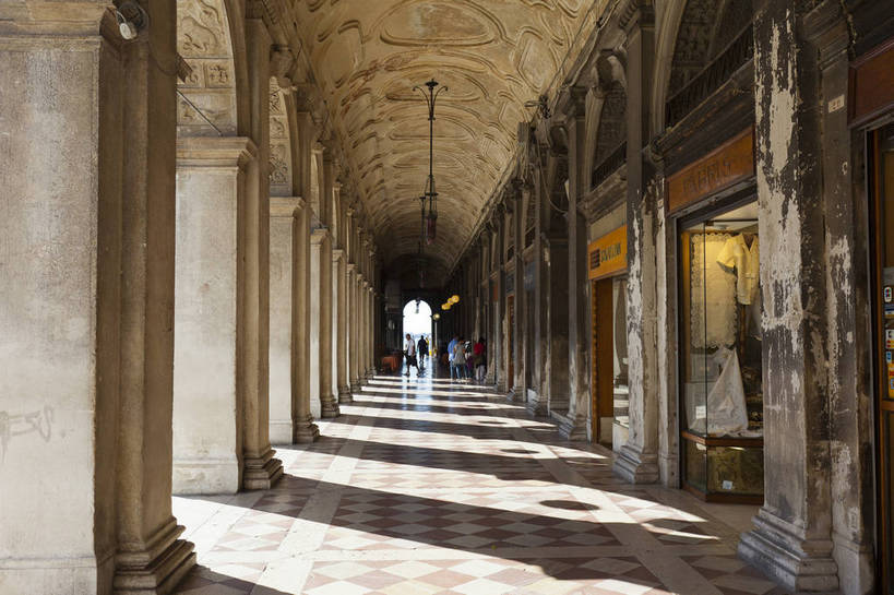 广场,教堂,横图,彩色,室外,白天,旅游,度假,名胜古迹,标志建筑,地标,建筑,意大利,威尼斯,遗迹,图片,建筑群,古典,古迹,文物,娱乐,建设,古建筑,地标建筑,享受,休闲,旅游胜地,放松,摄影,文明,古文明,世界文化遗产,圣马可广场,古代文明,旅行,圣马可教堂,传统文化,bj174