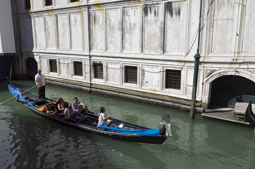 横图,彩色,室外,白天,旅游,度假,美景,名胜古迹,标志建筑,道路,地标,建筑,街道,路,公路,船,意大利,威尼斯,遗迹,图片,景观,建筑群,游艇,交通,古典,古迹,文物,娱乐,建设,古建筑,地标建筑,享受,休闲,旅游胜地,景色,放松,摄影,水城,文明,古文明,世界文化遗产,古代文明,河,马路,旅行,传统文化,bj174