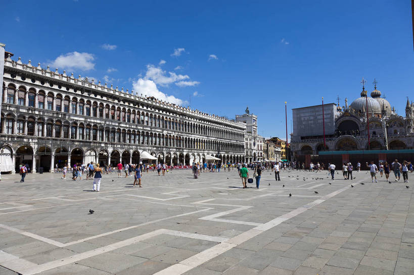 广场,横图,彩色,室外,白天,旅游,度假,名胜古迹,标志建筑,地标,建筑,意大利,威尼斯,遗迹,图片,建筑群,古典,古迹,文物,娱乐,建设,古建筑,地标建筑,享受,休闲,旅游胜地,放松,摄影,文明,古文明,世界文化遗产,圣马可广场,古代文明,旅行,传统文化,bj174