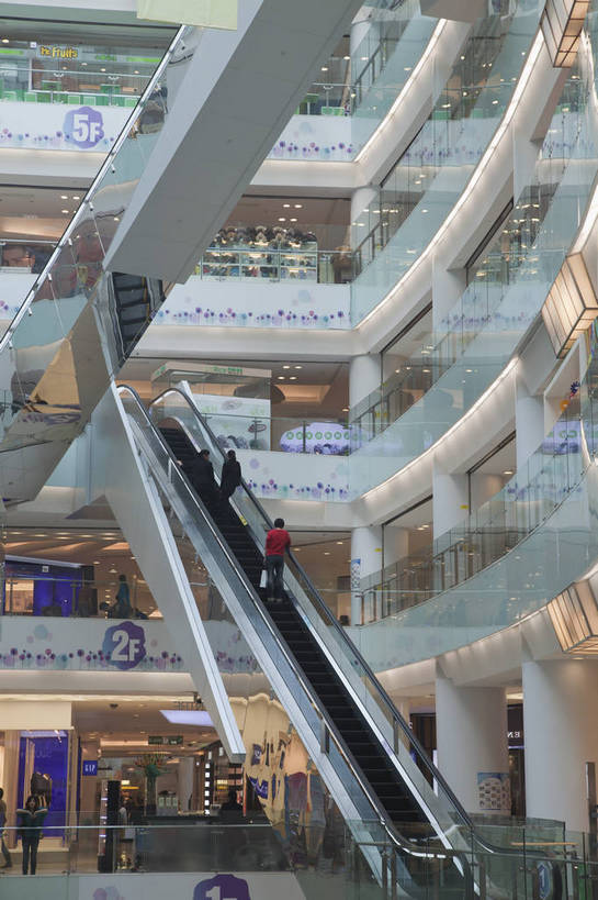 商店,竖图,彩色,室内,白天,购物,旅游,橱窗,建筑,商场,北京,中国,亚洲,图片,首都,现代,王府井,休闲,展示,气派,摄影,生活方式,经济,文明,陈列,东亚,中华人民共和国,东城区,北京市,京,北平,华北地区,繁荣,发达,王府井大街,旅行,购物中心,北京apm,新东安广场,新东安市场,东城,bj174