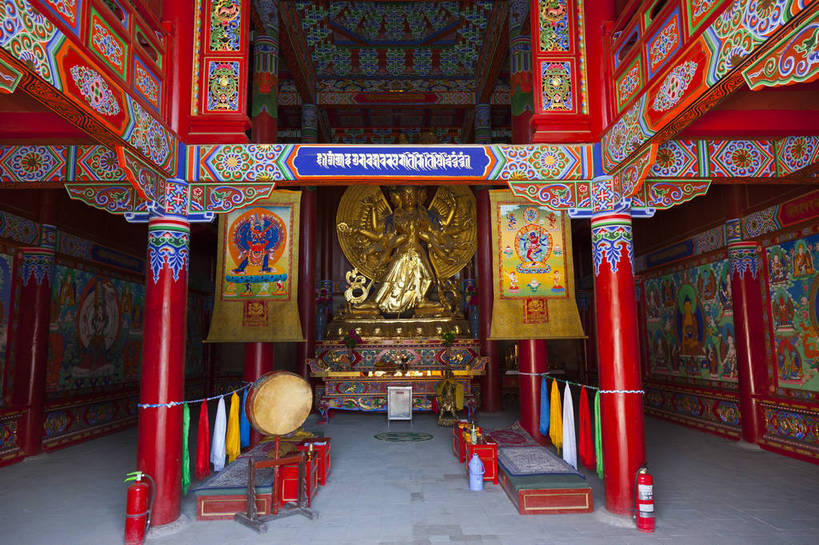 无人,寺庙,横图,彩色,室内,白天,旅游,度假,名胜古迹,标志建筑,地标,建筑,中国,亚洲,遗迹,图片,屋顶,牌楼,古迹,文物,娱乐,建设,古建筑,历史建筑,享受,休闲,旅游胜地,放松,蒙,摄影,宗教,中国文化,古文明,东亚,内蒙古,呼和浩特,首府,中华人民共和国,华北地区,内蒙古自治区,呼和浩特市,玉泉区,旅行,大召寺,传统文化,飞檐,bj174