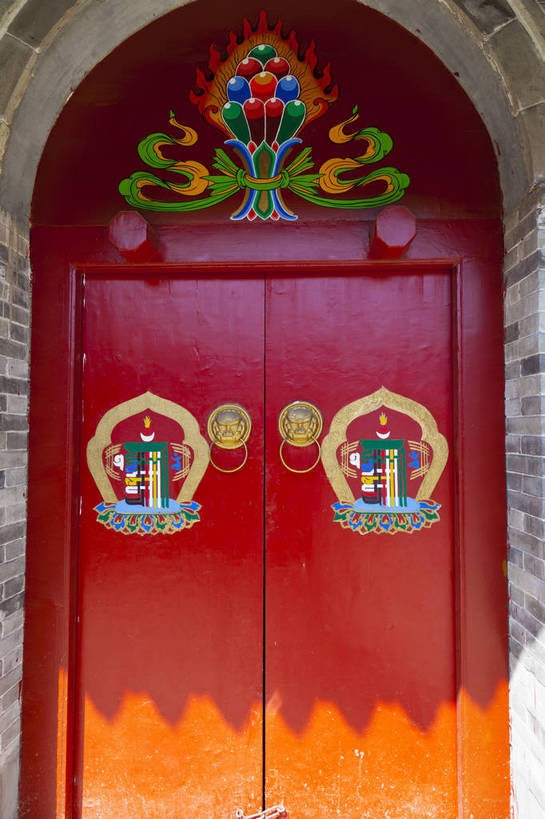 无人,寺庙,竖图,彩色,室外,白天,旅游,度假,名胜古迹,门,标志建筑,地标,建筑,中国,亚洲,遗迹,图片,古迹,文物,娱乐,建设,古建筑,历史建筑,贴画,享受,休闲,旅游胜地,放松,蒙,摄影,宗教,中国文化,古文明,东亚,内蒙古,呼和浩特,首府,中华人民共和国,华北地区,内蒙古自治区,呼和浩特市,玉泉区,旅行,大召寺,传统文化,年画,bj174