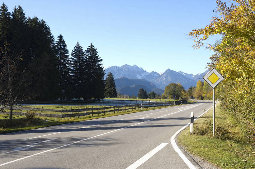 无人,横图,彩色,室外,白天,旅游,度假,草坪,美景,名胜古迹,田园,标志建筑,道路,地标,建筑,德国,遗迹,图片,乡村,古迹,文物,娱乐,建设,古建筑,路牌,慕尼黑,树,自然,享受,休闲,旅游胜地,放松,摄影,风光,古文明,基姆湖,旅行,bj174