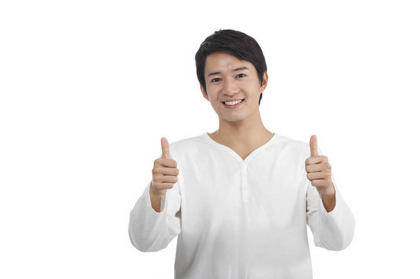 东方人,笑,微笑,横图,彩色,室内,白天,抠图,白色背景,正面,时尚,智慧,成功,广州,中国,仅一个人,突出,图片,休闲装,称赞,表扬,手势,休闲,健康,成熟,竖,自信,摄影,生活方式,青春,翘,高,夸奖,优秀,好,妙,顺利,出色,超群,杰出,卓越,奇妙,精明,聪明,男人,男性,年轻男性,亚洲人,中国人,年轻人,大拇指,站立,半身,影棚拍摄,愉快,打手势,bj174