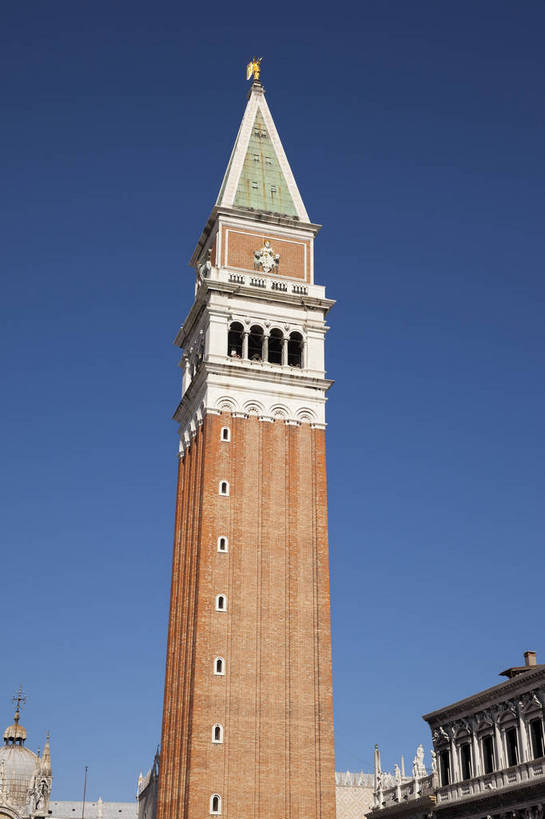 广场,教堂,竖图,彩色,室外,白天,旅游,度假,名胜古迹,标志建筑,地标,建筑,意大利,威尼斯,遗迹,图片,建筑群,钟楼,尖顶,古典,古迹,文物,娱乐,建设,古建筑,地标建筑,享受,休闲,旅游胜地,放松,竖,摄影,文明,古文明,世界文化遗产,圣马可广场,旅行,传统文化,bj174