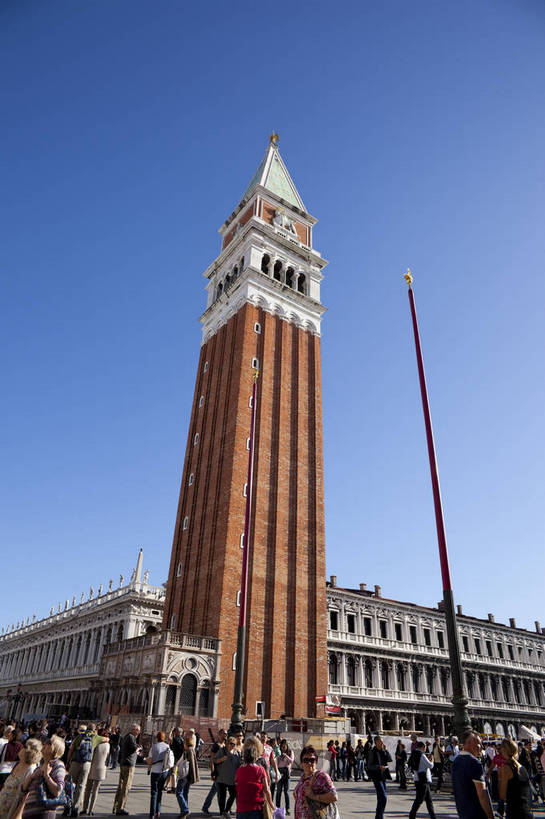 广场,教堂,竖图,彩色,室外,白天,旅游,度假,名胜古迹,标志建筑,地标,建筑,意大利,威尼斯,游客,遗迹,图片,建筑群,尖顶,古典,古迹,文物,娱乐,建设,古建筑,圆顶,地标建筑,享受,休闲,旅游胜地,放松,竖,摄影,文明,古文明,世界文化遗产,圣马可广场,旅行,传统文化,bj174