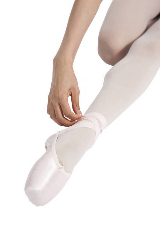 东方人,手,脚,腿,竖图,彩色,室内,特写,白天,侧面,时尚,跳舞,芭蕾,北京,中国,仅一个人,图片,健康,活力,美女,平衡,竖,摄影,青春,优雅,优美,舞蹈鞋,弹性,技能,年轻女性,女人,女性,亚洲人,中国人,年轻人,舞蹈演员,半身,影棚拍摄,愉快,舞蹈,bj174