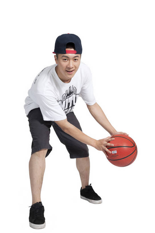 东方人,竖图,彩色,室内,白天,侧面,时尚,跳舞,热情,运动,篮球,北京,中国,仅一个人,运球,图片,街头,玩,休闲装,健康,个性,活力,激情,平衡,竖,摄影,技巧,青春,街舞,酷,嘻哈,弹性,动感,技能,男人,男性,年轻男性,亚洲人,中国人,年轻人,全身,影棚拍摄,愉快,舞蹈,bj174