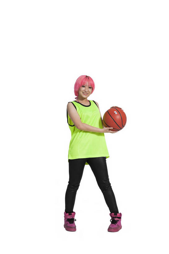 东方人,站,竖图,彩色,室内,白天,正面,时尚,跳舞,热情,篮球,北京,中国,仅一个人,运球,造型,图片,街头,休闲装,健康,个性,活力,激情,美女,平衡,竖,摄影,技巧,青春,街舞,酷,嘻哈,弹性,动感,技能,年轻女性,女人,女性,亚洲人,中国人,年轻人,全身,影棚拍摄,愉快,舞蹈,bj174