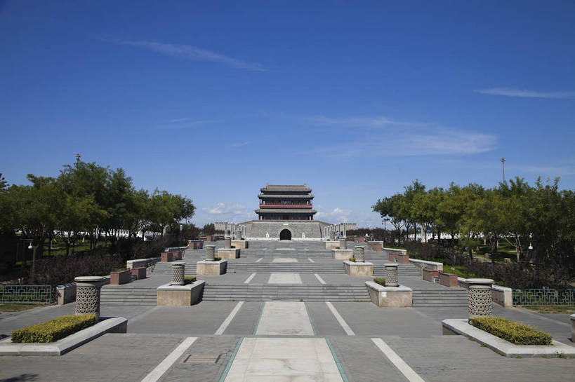 无人,广场,横图,彩色,室外,白天,旅游,度假,名胜古迹,标志建筑,地标,建筑,北京,中国,遗迹,图片,古迹,文物,娱乐,城门,建设,古建筑,享受,休闲,旅游胜地,放松,摄影,城楼,古代建筑,文明,中国文化,古文明,门楼,丰台区,旅行,永定门,bj174