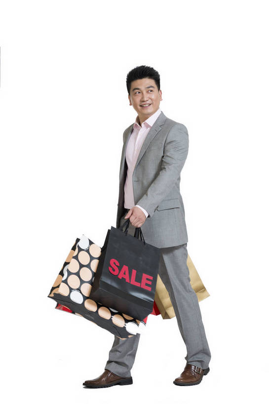 东方人,中年人,一个人,商务人士,商务男性,走,竖图,彩色,室内,白天,留白,抠图,白色背景,侧面,衬衫,购物,商务,时尚,成功,北京,中国,套装,正装,图片,购物袋,浪漫,现代,职业,成熟,自信,摄影,青春,商务装,工薪阶层,精明,男人,男性,年轻男性,亚洲人,中国人,年轻人,白领,上班族,全身,影棚拍摄,衬衣,西服,愉快,bj174