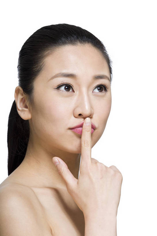 东方人,五官,脸,手,微笑,竖图,彩色,室内,特写,白天,留白,抠图,白色背景,侧面,美容,时尚,北京,中国,仅一个人,护肤,图片,休闲,表情,手指,成熟,可爱,美女,自信,嘘,摄影,头像,生活方式,精致,青春,优雅,肖像,乐观,年轻女性,女人,女性,亚洲人,中国人,年轻人,面部,影棚拍摄,愉快,bj174