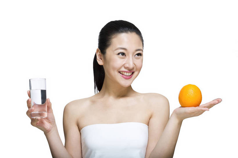 东方人,五官,脸,笑,横图,彩色,室内,特写,白天,留白,抠图,白色背景,正面,美容,时尚,运动,水,水果,北京,中国,仅一个人,护肤,图片,水杯,休息,休闲,表情,成熟,可爱,美女,平衡,自信,摄影,生活方式,精致,青春,优雅,乐观,年轻女性,女人,女性,亚洲人,中国人,年轻人,面部,橙子,半身,影棚拍摄,愉快,bj174