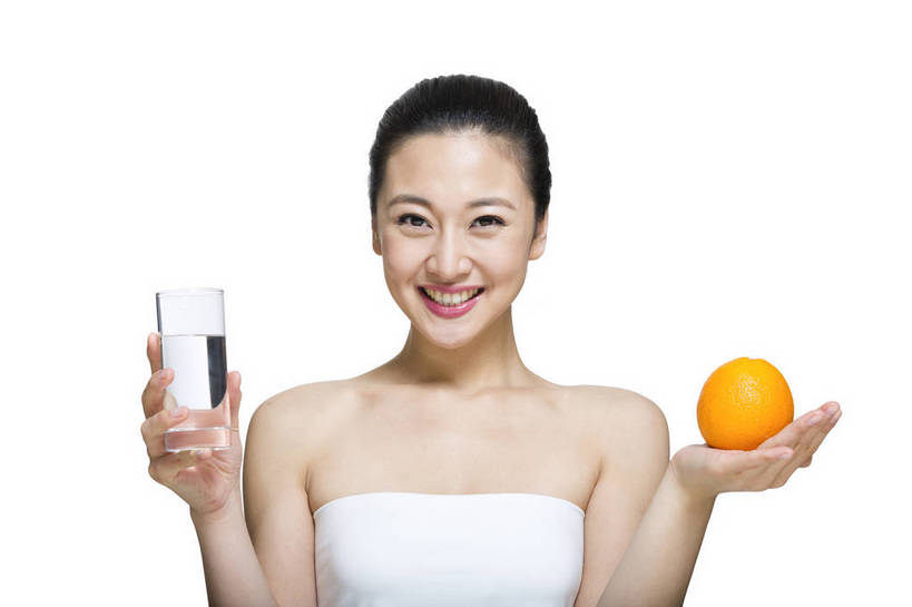 东方人,五官,脸,笑,横图,彩色,室内,特写,白天,留白,抠图,白色背景,正面,美容,时尚,运动,水,水果,北京,中国,仅一个人,护肤,图片,水杯,休息,休闲,表情,成熟,可爱,美女,平衡,自信,摄影,生活方式,精致,青春,优雅,乐观,年轻女性,女人,女性,亚洲人,中国人,年轻人,面部,橙子,半身,影棚拍摄,愉快,bj174