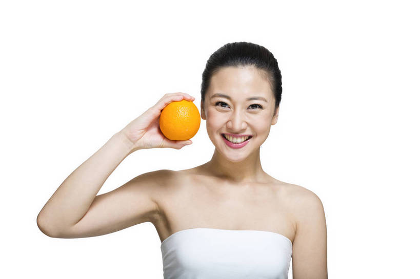 东方人,五官,脸,笑,横图,彩色,室内,特写,白天,留白,抠图,白色背景,正面,美容,时尚,水果,北京,中国,仅一个人,护肤,图片,营养,休闲,表情,成熟,可爱,美女,平衡,自信,摄影,生活方式,精致,青春,优雅,乐观,年轻女性,女人,女性,亚洲人,中国人,年轻人,面部,橙子,半身,影棚拍摄,愉快,bj174