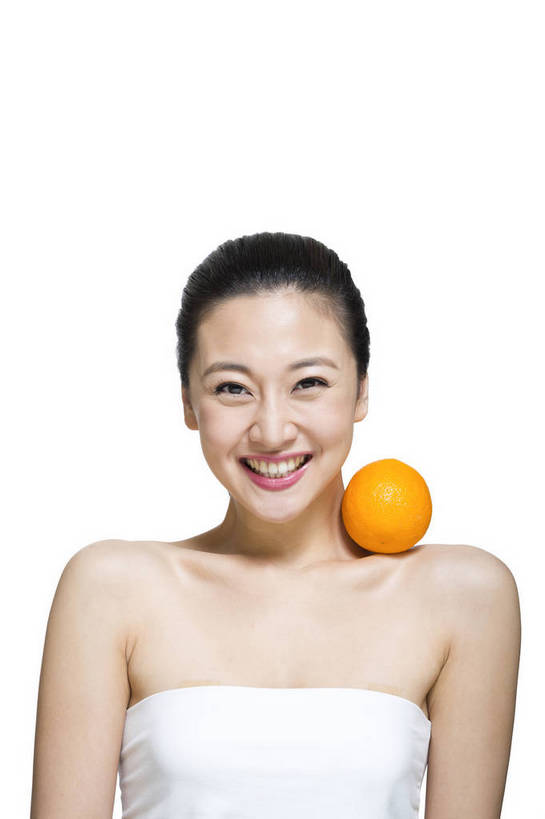 东方人,五官,脸,笑,竖图,彩色,室内,特写,白天,留白,抠图,白色背景,正面,美容,时尚,水果,北京,中国,仅一个人,护肤,图片,营养,休闲,表情,成熟,可爱,美女,平衡,自信,摄影,生活方式,精致,青春,优雅,乐观,年轻女性,女人,女性,亚洲人,中国人,年轻人,面部,橙子,半身,影棚拍摄,愉快,bj174