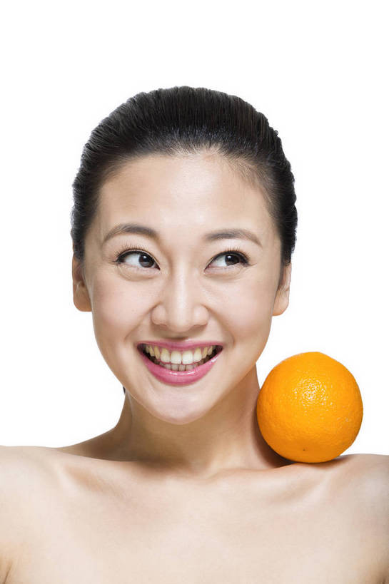 东方人,五官,脸,笑,竖图,彩色,室内,特写,白天,留白,抠图,白色背景,正面,美容,时尚,水果,北京,中国,仅一个人,护肤,图片,营养,休闲,表情,成熟,可爱,美女,平衡,自信,摄影,头像,生活方式,精致,青春,优雅,肖像,乐观,年轻女性,女人,女性,亚洲人,中国人,年轻人,面部,橙子,影棚拍摄,愉快,bj174