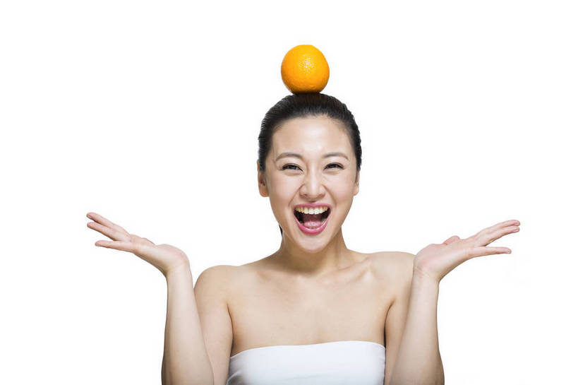 东方人,五官,脸,笑,横图,彩色,室内,特写,白天,留白,抠图,白色背景,正面,美容,时尚,水果,北京,中国,仅一个人,护肤,图片,营养,休闲,表情,成熟,可爱,美女,平衡,自信,摄影,生活方式,精致,青春,优雅,乐观,年轻女性,女人,女性,亚洲人,中国人,年轻人,面部,橙子,半身,影棚拍摄,愉快,bj174