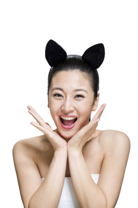 东方人,五官,脸,笑,竖图,彩色,室内,特写,白天,留白,抠图,白色背景,正面,美容,时尚,北京,中国,仅一个人,护肤,头饰,图片,休闲,表情,成熟,可爱,美女,自信,摄影,生活方式,精致,青春,优雅,兔耳朵,乐观,年轻女性,女人,女性,亚洲人,中国人,年轻人,面部,半身,影棚拍摄,愉快,bj174