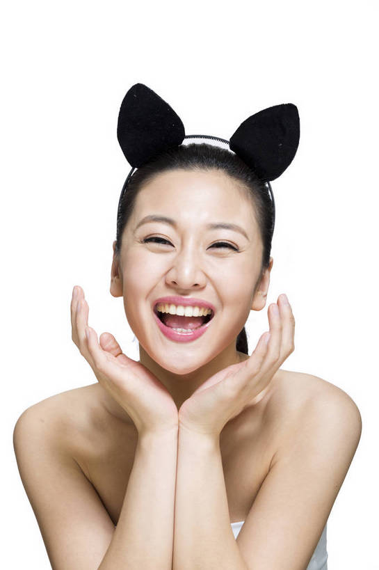 东方人,五官,脸,笑,竖图,彩色,室内,特写,白天,留白,抠图,白色背景,正面,美容,时尚,北京,中国,仅一个人,护肤,头饰,图片,休闲,表情,成熟,可爱,美女,自信,摄影,生活方式,精致,青春,优雅,兔耳朵,乐观,年轻女性,女人,女性,亚洲人,中国人,年轻人,面部,半身,影棚拍摄,愉快,bj174