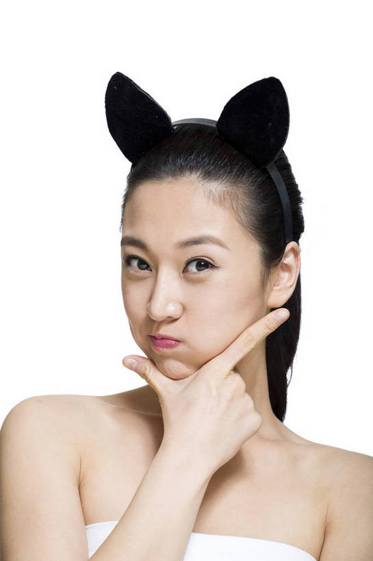东方人,五官,脸,笑,竖图,彩色,室内,特写,白天,留白,抠图,白色背景,正面,美容,时尚,北京,中国,仅一个人,护肤,头饰,图片,休闲,表情,鬼脸,成熟,可爱,美女,自信,摄影,生活方式,精致,青春,优雅,兔耳朵,乐观,年轻女性,女人,女性,亚洲人,中国人,年轻人,面部,半身,影棚拍摄,愉快,bj174
