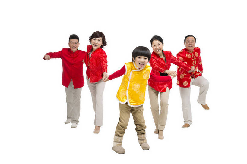 东方人,儿童,中年人,老年人,家庭,父母,祖父母,三代同堂,站,笑,横图,彩色,室内,白天,留白,抠图,白色背景,正面,民族服装,聚会,时尚,快乐,兴奋,幸福,北京,中国,春节,新年,五个人,节日,庆祝,图片,许多人,文化,祖孙三代,老人,小孩,站着,一群人,庆典,和谐,温暖,温馨,喜庆,惊喜,一家人,放松,可爱,美女,童年,童趣,拽,摄影,生活方式,纪念,希望,和睦,亲近,亲情,合家欢,欢聚一堂,乐观,天真,老年男性,老年女性,男孩,男人,男性,年轻男性,年轻女性,女人,女性,中年男性,亚洲人,中国人,孩子,年轻人,全家福,拉手,站立,全身,影棚拍摄,礼服,欢乐,红衣,唐装,融洽,男生,多代同堂,传统节日,bj174