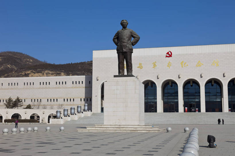 无人,横图,旅游,度假,名胜古迹,标志建筑,地标,建筑,中国,遗迹,毛泽东,雕像,纪念碑,纪念馆,古迹,历史,文物,娱乐,建设,古建筑,现代建筑,享受,休闲,旅游胜地,放松,文明,中国文化,古文明,陕西,延安,旅行,延安革命纪念馆,bj174