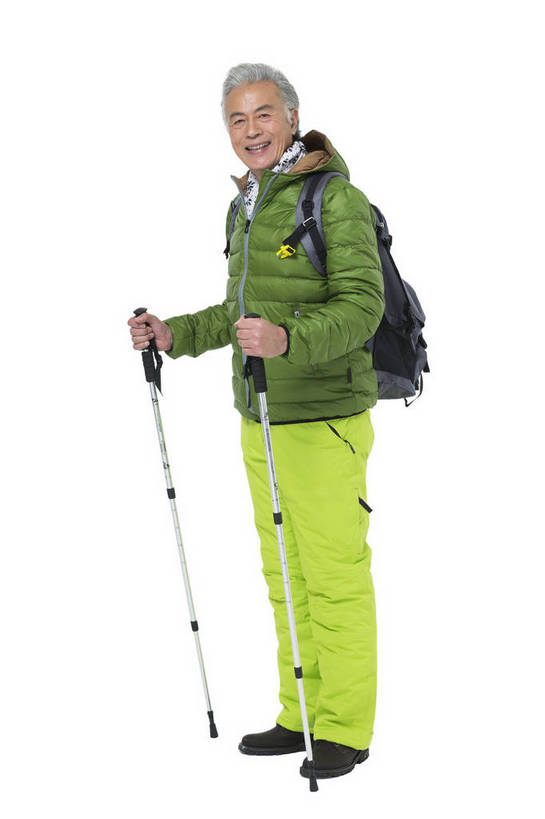 东方人,成年人,老年人,头发,一个人,站,攀登,微笑,竖图,彩色,照片,白色背景,锻炼,旅游,度假,快乐,探险,幸福,北京,中国,亚洲,服装,图片,冬季,年轻,生活,注视,休闲装,黄种人,娱乐,一个,衣服,白色,背包,观察,看,郊游,休闲,游玩,健康,休闲服,放松,活力,精神,乐趣,自信,摄影,服饰,生活方式,单个,拐杖,观看,羽绒服,手杖,假期,察看,退休,享乐,愉悦,关注,娱乐活动,爱好,玩乐,户外运动,装备,单人,防寒服,滑雪服,挑战,周末,东亚,乐观,单独,无忧无虑,老年男性,男人,男性,亚洲人,中国人,登山,爬山,全身,影棚拍摄,旅行,欢乐,开心,愉快,bj174