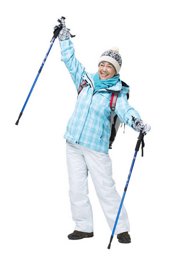 东方人,成年人,老年人,头发,一个人,站,举,攀登,微笑,竖图,彩色,照片,白色背景,锻炼,旅游,度假,快乐,探险,幸福,北京,中国,亚洲,服装,欢呼,图片,冬季,年轻,生活,挥手,休闲装,黄种人,娱乐,一个,衣服,白色,背包,托,招手,郊游,休闲,游玩,健康,休闲服,放松,活力,精神,乐趣,自信,摄影,服饰,生活方式,单个,拐杖,羽绒服,手杖,假期,退休,享乐,愉悦,娱乐活动,爱好,玩乐,户外运动,装备,单人,防寒服,滑雪服,挑战,周末,东亚,乐观,单独,无忧无虑,老年女性,女人,女性,亚洲人,中国人,登山,举起,举手,举着,爬山,向上举,向上伸,向上托,全身,影棚拍摄,旅行,欢乐,开心,愉快,bj174