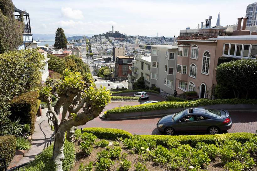 横图,彩色,室外,白天,旅游,度假,美景,别墅,城市风光,城市,道路,建筑,汽车,美国,房屋,景观,车道,首都,娱乐,白云,风景,蓝天,天空,享受,休闲,景色,放松,人文,摄影,经济,晴天,风光,居住,北美,北美洲,都市风光,加利福尼亚,美洲,外景,发展,旧金山,加州,加利福尼亚州,圣弗朗西斯科,三藩市,金州,黄金州,北亚美利加洲,亚美利加洲,旅行,九曲花街,伦巴底街,美利坚合众国,bj174