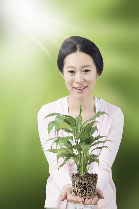 东方人,成年人,一个人,微笑,竖图,彩色,照片,室内,白天,背景,快乐,幸福,数码,科技,草地,草坪,植物,花盆,雕塑,北京,日光,中国,亚洲,仅一个女性,仅一个人,阴影,新鲜,艺术,装饰,网络,雕刻,雕像,盆栽,图片,园艺,盆景,高光,几何,计算机图形,年轻,生活,合成,休闲装,黄种人,数码合成,草,绿色,阳光,自然,工艺品,健康,放松,活力,美女,摄影,头像,生长,成长,纪念,生机,爱护,美术,电脑合成图,数码合成图,轻松,生命,愉悦,合成图,关爱,清新,主题,肖像,单人,陈列,东亚,功能,美学,乐观,单独,年轻女性,女人,女性,亚洲人,中国人,年轻人,影棚拍摄,欢乐,开心,愉快,美人,bj174