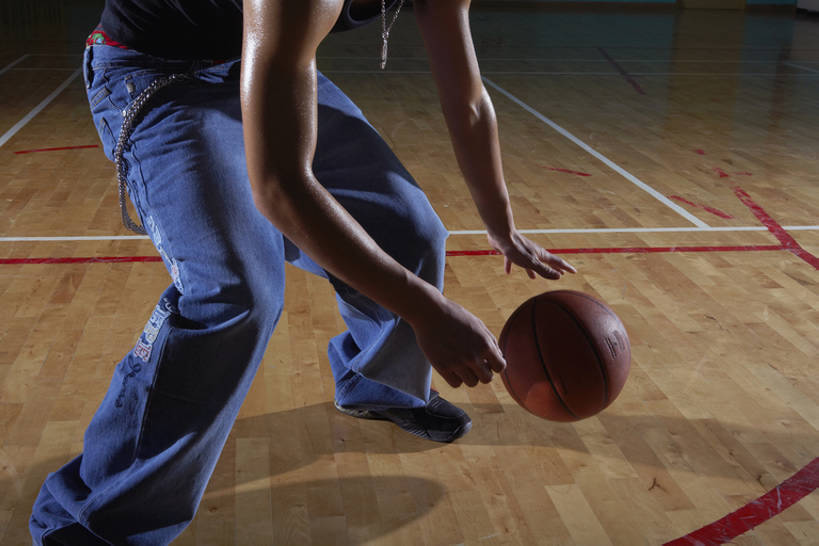 东方人,成年人,健壮,一个人,学生,体育馆,健身房,运动场,跳,横图,室内,侧面,仰视,运动鞋,时尚,游戏,运动,北京,中国,亚洲,仅一个男性,仅一个人,握,服装,朦胧,模糊,球场,半空,玩,篮球运动员,牛仔裤,休闲装,体育场,球,仅一个年轻男性,衣服,看,站着,健康,活力,握着,摄影,服饰,活动,部分,动作,嘻哈,衣着,穿着,努力,街头篮球,篮球运动,东亚,运动馆,衣饰,技能,男人,男性,年轻男性,亚洲人,中国人,年轻人,休闲活动,跳跃,半身,彩图,低角度拍摄,健身俱乐部,盘球,bj175