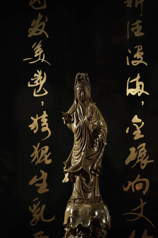 无人,竖图,室内,正面,桌子,建筑,静物,雕塑,北京,中国,亚洲,艺术,装饰,木制,标志,雕刻,雕像,符号,房屋,墙,历史,标识,传统,工艺品,汉字,摄影,宗教,观音,根雕,古董,纪念,复杂,美术,中国文化,主题,手艺,发明,陈列,东亚,远古,东亚文化,功能,美学,性别符号,古代文明,木工,设计,彩图,全身,男性符号,传统文化,过去,bj175