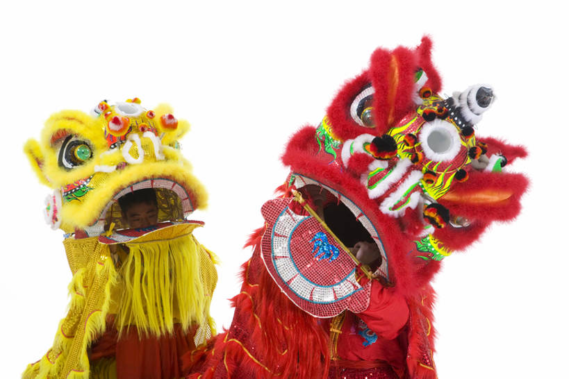 东方人,成年人,两个人,站,微笑,横图,留白,白色背景,正面,快乐,兴奋,运气,骄傲,中国,春节,亚洲,舞狮,表演,咆哮,欢呼,朦胧,模糊,庆祝,并排,一对,注视,表演者,传统,刺激,扮演,黄色,红色,观察,看,祈祷,张嘴,概念,活力,力量,观看,察看,演出,享乐,关注,中国文化,亚洲狮,典礼,演出服,张大嘴巴,东亚,东亚文化,鬃毛,北京市,勇气,元旦,技能,男人,男性,年轻男性,亚洲人,中国人,年轻人,张开嘴,半身,彩图,影棚拍摄,传统服装,欢乐,舞蹈,传统文化,传统节日,bj175