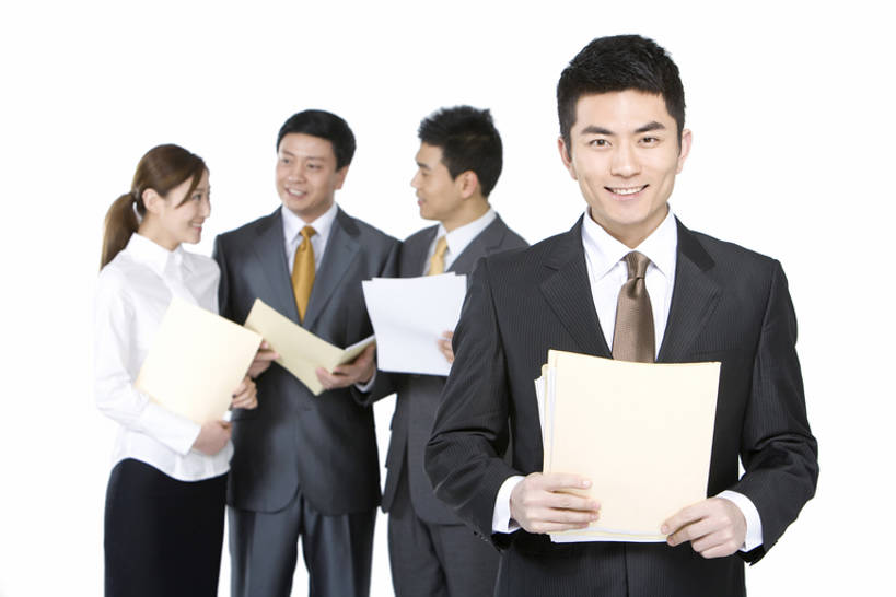 东方人,成年人,中年人,老年人,四个人,同事,商务人士,商务男性,商务女性,站,笑,微笑,露齿笑,横图,白色背景,正面,衬衫,商务,讨论,快乐,满意,通讯,幸福,成功,合作,团队,集体,信心,计划,北京,中国,亚洲,一排,套装,开会,整齐,会议,文件,领带,文件夹,联系,拿着,注视,队伍,排列,观察,看,职业,面对面,个性,力量,摄影,生活方式,观看,支撑,察看,领导,成就,队列,关注,文档,肖像,商务装,合伙,领袖,工薪阶层,东亚,陪同,陪伴,筹划,打算,老年男性,男人,男性,年轻男性,年轻女性,女人,女性,亚洲人,中国人,年轻人,白领,上班族,半身,彩图,影棚拍摄,衬衣,商务会议,伴随,bj175