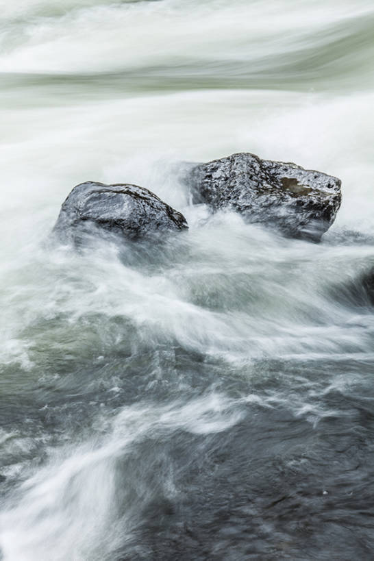 无人,竖图,室外,特写,白天,长时间曝光,旅游,度假,河流,石头,美景,水,中国,亚洲,透明,景观,流水,河床,娱乐,干净,小溪,自然,波浪,享受,休闲,景色,放松,摄影,流动,宁静,环境,清新,自然风光,东亚,内蒙古,自然地理,岩石,彩图,旅行,阿尔山,bj175