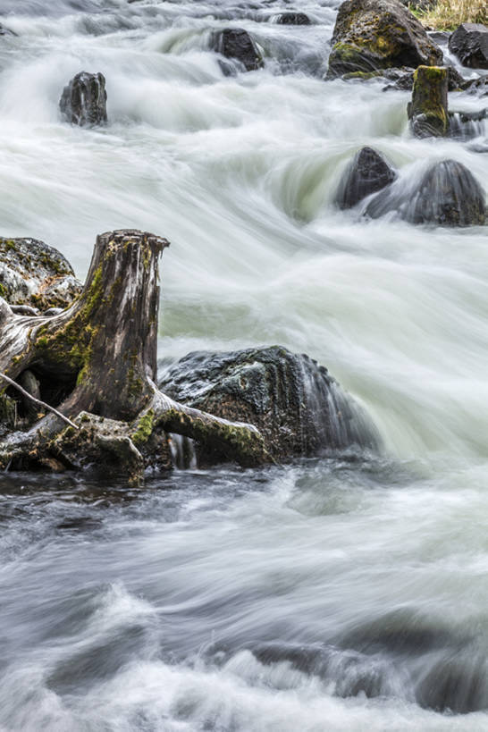 无人,竖图,室外,白天,长时间曝光,旅游,度假,河流,石头,美景,水,中国,亚洲,景观,流水,树桩,苔藓,河床,娱乐,小溪,自然,波浪,享受,休闲,景色,放松,摄影,流动,宁静,环境,清新,自然风光,东亚,内蒙古,自然地理,岩石,彩图,旅行,阿尔山,bj175