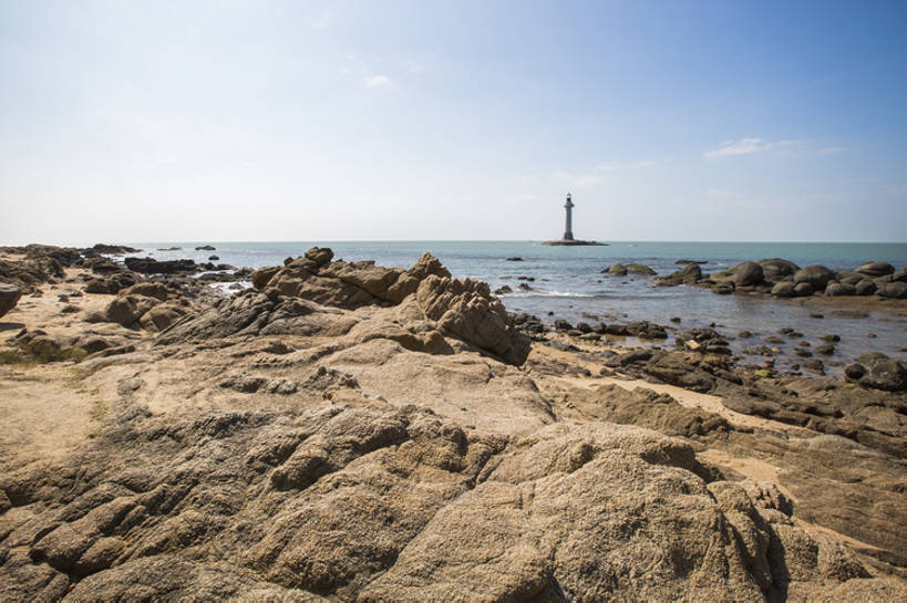 无人,横图,室外,白天,背景,旅游,度假,海洋,石头,美景,水,道路,三亚,日光,中国,亚洲,信息,岛,地平线,地形,海岸线,景观,水平线,灯塔,交通,方向,娱乐,蓝色,风景,蓝天,天空,自然,享受,休闲,旅游胜地,景色,放松,摄影,引导,指引,宁静,环境,生态,热带气候,自然风光,海景,东亚,地貌,海南岛,三亚湾,航标,罕见,地质学,荒僻,偏僻,偏远,遥远,自然地理,冷僻,冒险,海滩,岩石,彩图,旅行,导航,汽车广告背景图,bj175